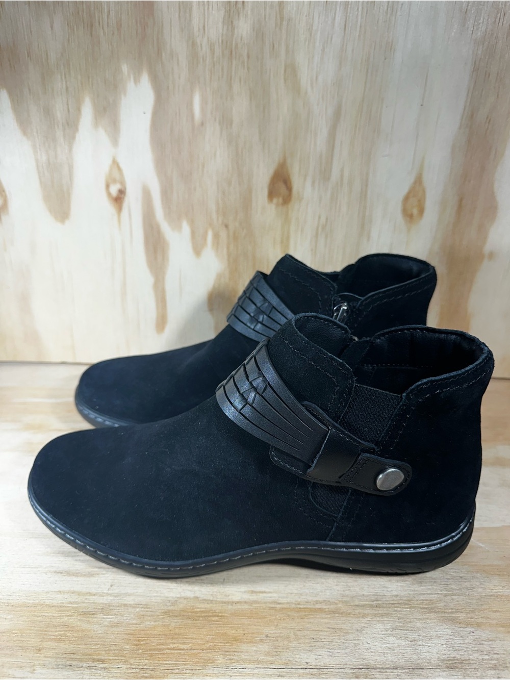 Earth Synal  Black Suede Ankle Boots Women’s Size 10